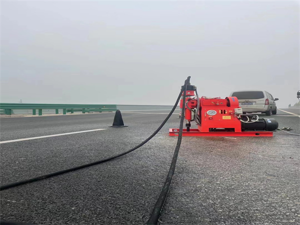 定安马路路基路面开裂下沉注浆加固灌浆